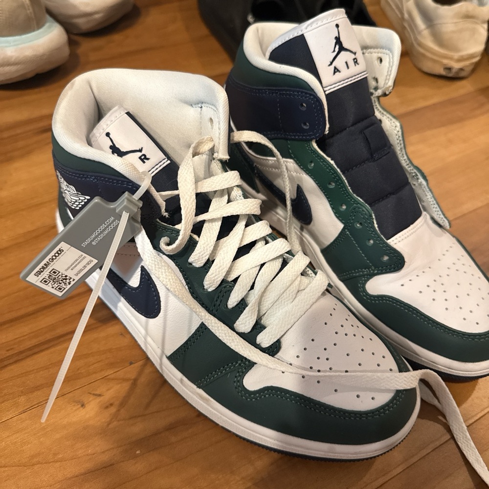 Nike Air Jordan High Tops in Green and White